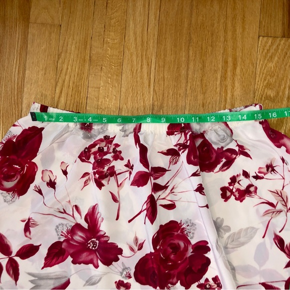 Unbranded floral skirt polyester size 20P red and off white - Picture 7 of 7